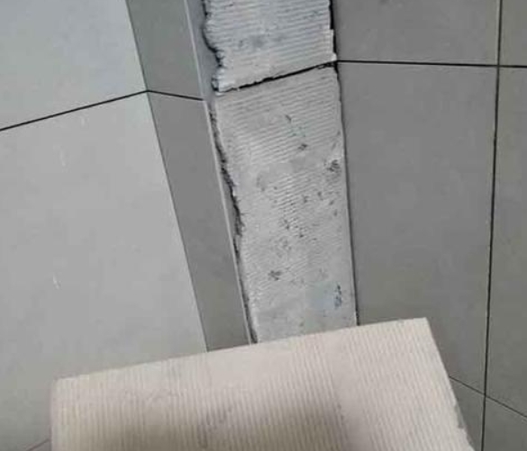 城中瓷砖空鼓维修公司分享下厨房瓷砖脱落的补救措施。
